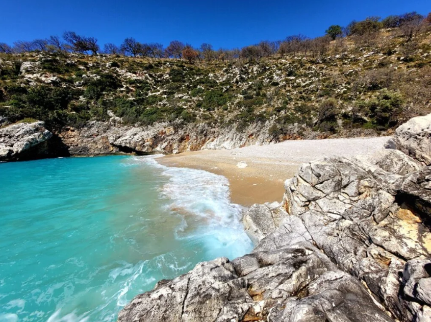 Saint Andreas Bay, Albania